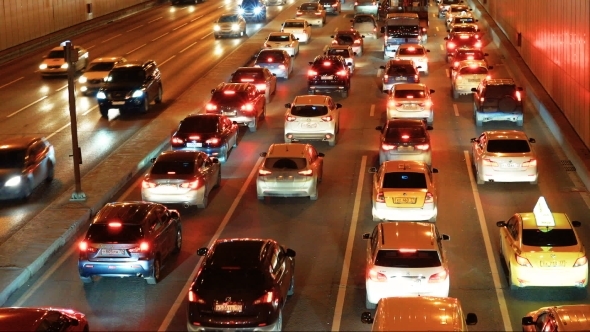 Traffic In City At Night Timelaps alt