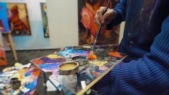 Artist Brush Mix Color Oil Painting On Palette Is Holding In His Hand 