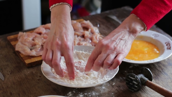 Cooking Meat Chops In The Home Kitchen alt