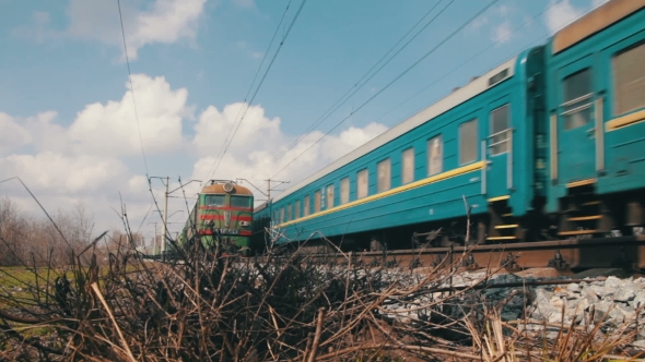 Train Rides On Rails alt