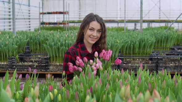 Female Florist a Bouquet of Tulipsflower