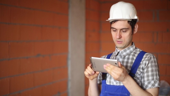 Worker Taking Pictures And Doing Calculations With Your Tablet alt