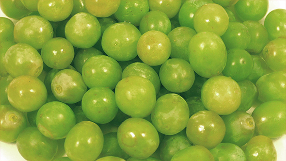 Ripe Grapes Rotating Slowly alt