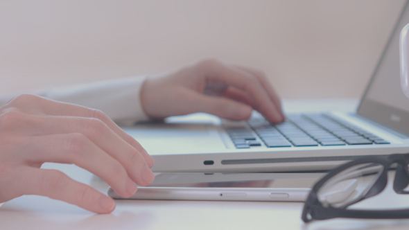 Laptop Smartphone alt