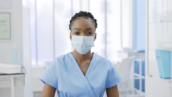 Portrait Female Africanamerican Doctor or Nurse with Face Mask Preparing Surgery Intervention