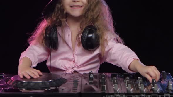 Playing on Vinyl in the Performance of Cute Baby Dj