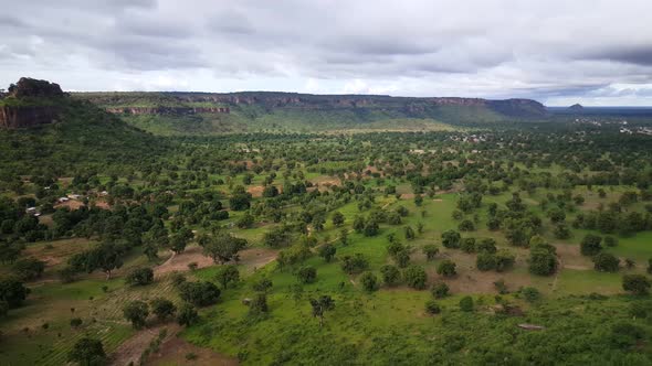 Pan from the scenery around arch of kamandjan