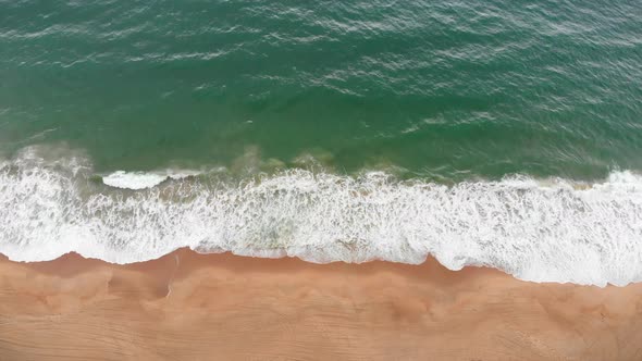 Aerial Drone Shot View the Ocean of the Ocean Waves, Beautiful Waves Do Not End Frames One By One