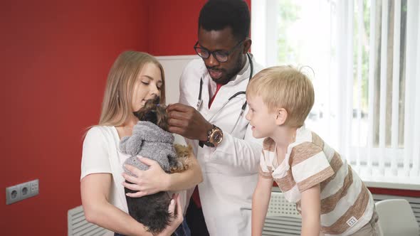 Friendly Woma and Child Came To the Vet with a Dog