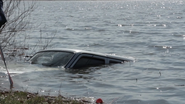 Car Sank In The Lake 2