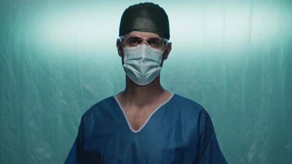 look of doctor with mask and glasses