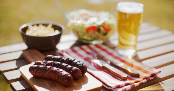 Grilled Sausages And Salads For a Summer Picnic