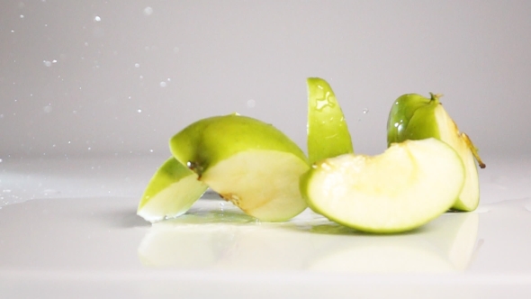 Green Apple Break On Slices