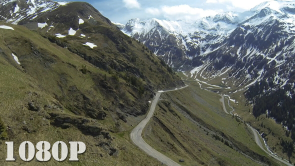 Flying through Mountains alt