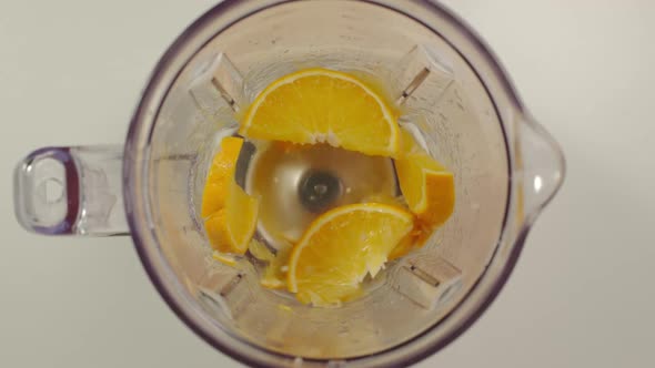 Mixer mills slices of orange