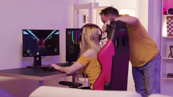 Boyfriend Helping His Beautiful Girlfriend To Win an Online Shooter Games