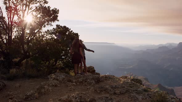 Two teenage girls walking to the edge of the Grand Canyon