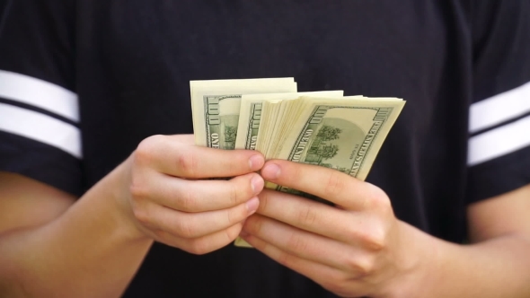 Footage Teenager Showing Off Their Money.