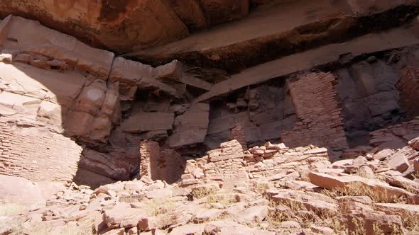 Panning view of the Palatki Indian Ruins