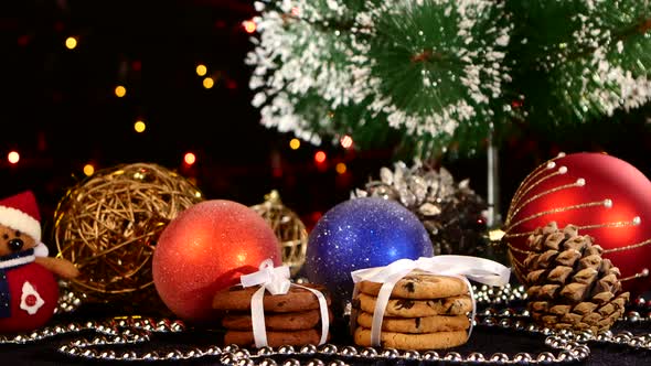 Christmas Tree, Cookies with Decoration, Pine Cone on Black, Bokeh, Light, Garland, Cam Oves To the