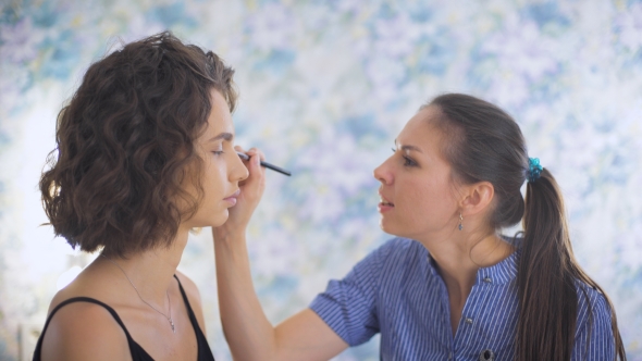 Master Colors Eye Shadows With Color, Image Girl Prepares For Prom.