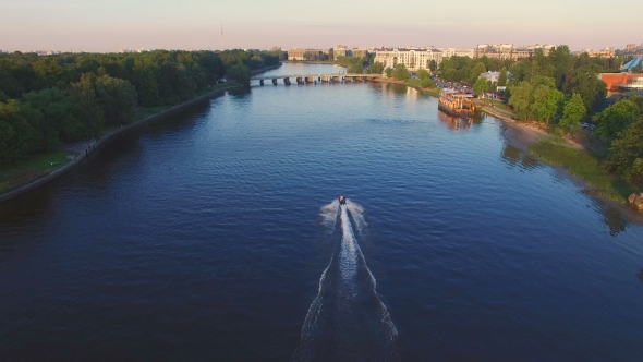 The river swims fast jet alt