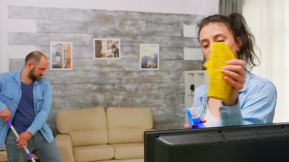 Cleaning the TV Dust