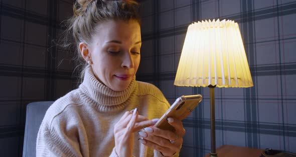 A 30Yearold Woman Communicates with Her Boyfriend Online Messages Via Smartphone