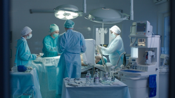 Nusres Assisting Surgeons During The Operation