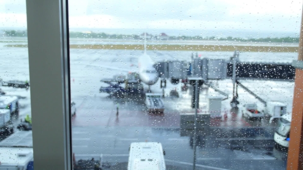 Airplane At The Terminal Gate Ready For Takeoff - Modern International Airport alt