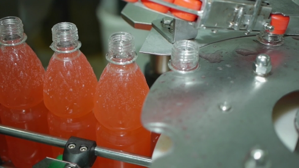 Automatic Screw Cap On a Bottle Of Soda Mineral Water, Lemonade Automatic Conveyor Line