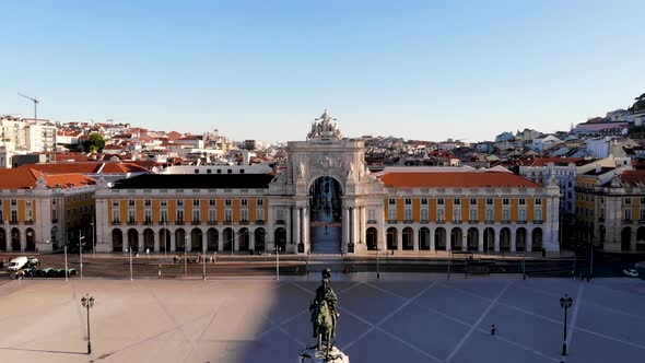 The Arc de Triomphe in Lisbon.