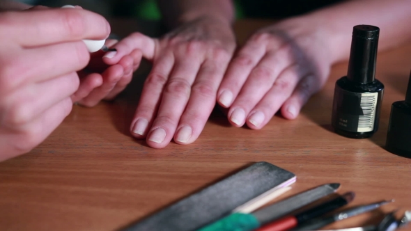 Master Making Manicure