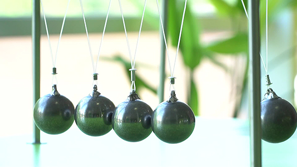 Newton's Cradle  A Pendulum With Swinging Metal Spheres alt