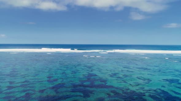 Flying over the Oeefs in the Ocean