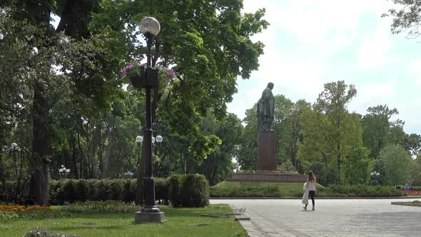 On the Alley of Shevchenko Park in Kiev