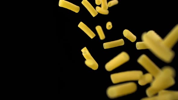 Throwing tortiglioni pasta, Slow Motion