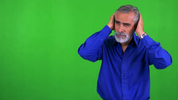 Old Senior Man Is Angry - Green Screen - Studio