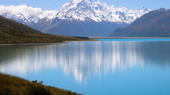 Mt Cook with beautiful water reflection on lake Pukaki, New Zealand