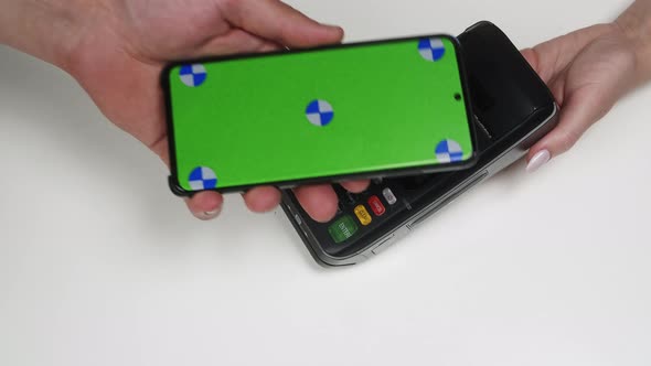 Payment By Smartphone with Chroma Green Screen Via Terminal Without Entering the PIN Code