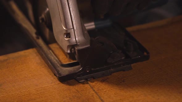 Cutting Big Desk with a Circular Saw