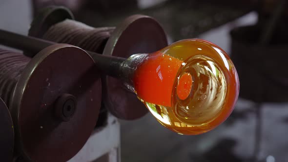 Fondant Glass Rotates on a Machinery