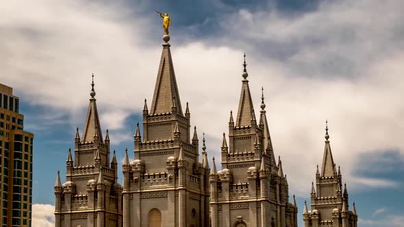 Zooming in time lapse of the Salt Lake City Mormon Temple on a beautiful summer day