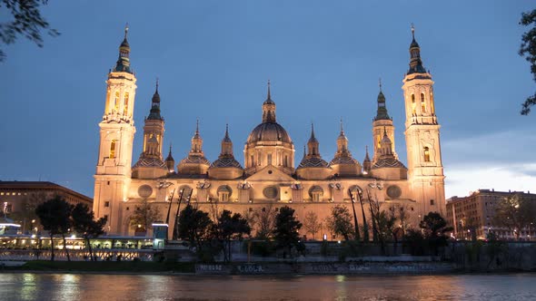 Timelapse of the Basilica at dusk