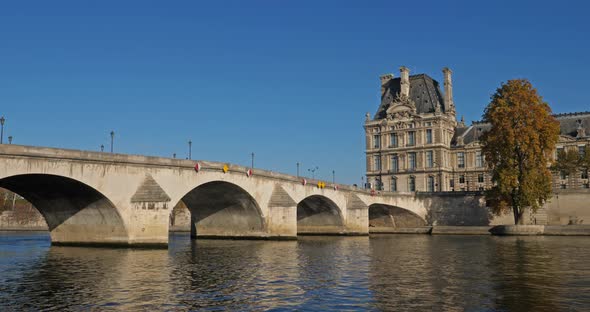 The pont de la Concorde overcrossing the river Seine. Paris, France