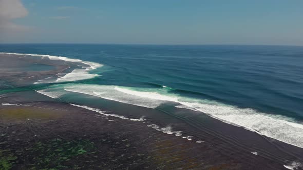 Flight Overlooking the Wonderful Power of the Indian Ocean and the Formation of the Rip Current