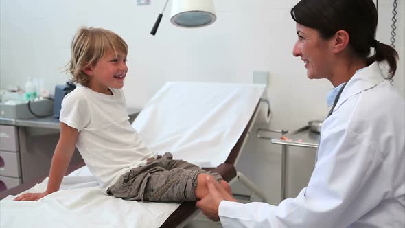 Doctor smiling to a child