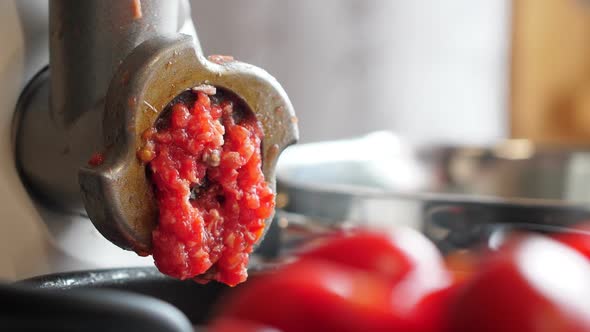 Process of Cooking Tomato Paste in Meat Grinder