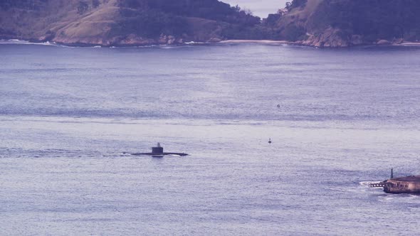 Submarine moving through Guanabara Bay