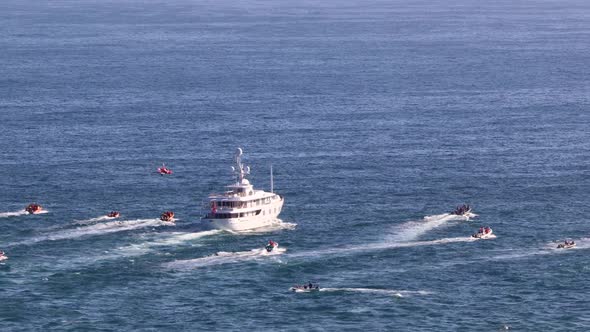 Ultralite helicopter flies to MV Katharine yacht as it leaves Knysna